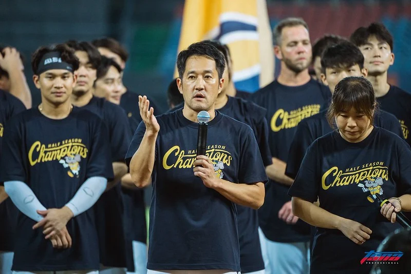 中職／古久保健二重磅加盟味全龍！巡迴教練亮相斗六球場，全場球迷熱烈歡迎