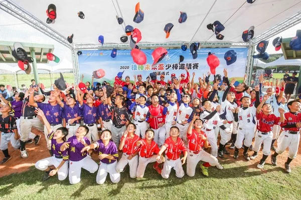 光復國中棒球隊重獲新生:全新「接棒未來」交通車助圓棒球夢