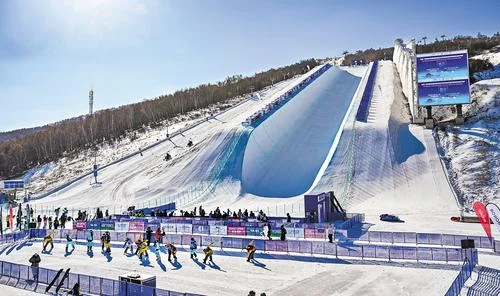 出國滑雪安全指南：單板玩家常見手腕骨折、尾椎挫傷預防及應對