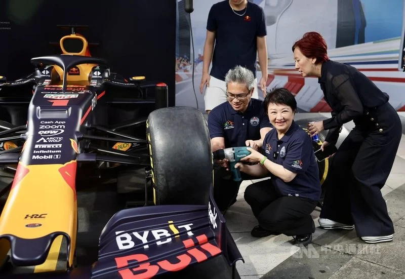 台灣冬季奧運代表團授旗!李洋部長勉勵選手締造歷史,米蘭冬奧蓄勢待發