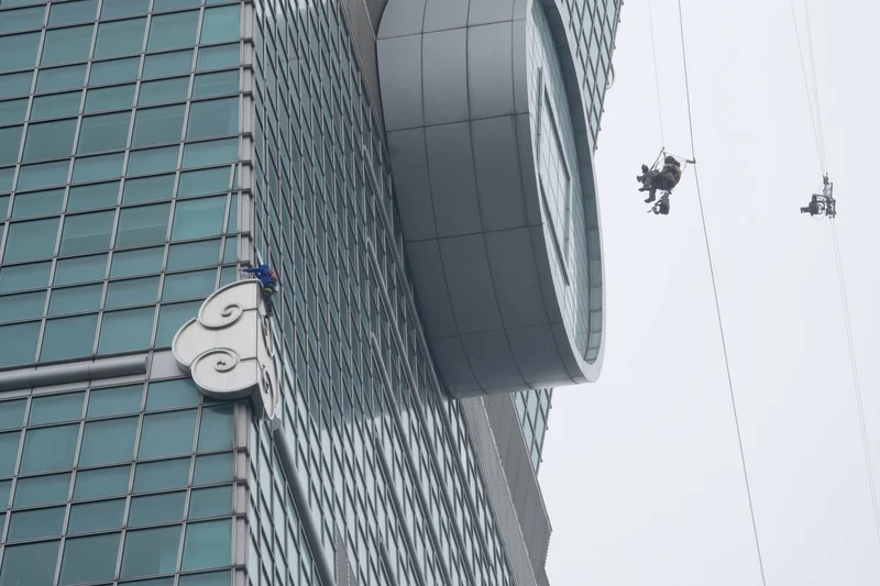 徒手攀登台北101:霍諾德的極限挑戰與法國蜘蛛人的預言