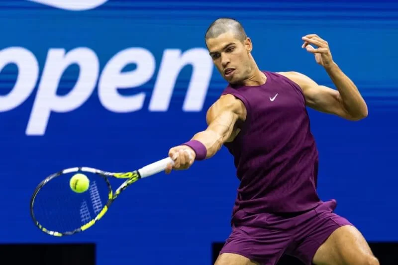 澳網》艾卡拉茲展現驚人韌性,化解抽筋危機五盤大戰險勝,首度挺進決賽!