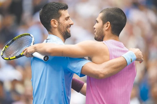 澳網阿卡瑞茲旗開得勝：適應期直落三晉級，劍指生涯大滿貫