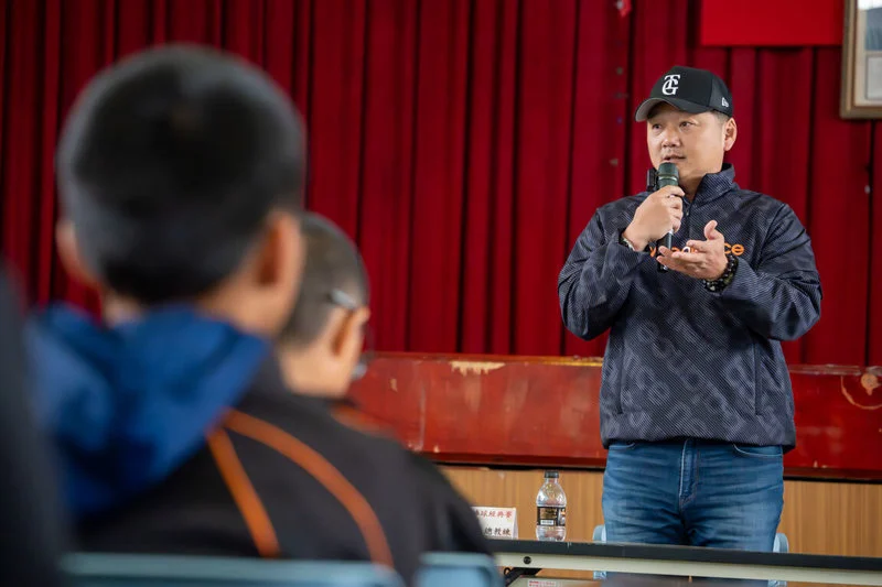 童子瑋與張泰山攜手 擘劃基隆基層棒球發展藍圖