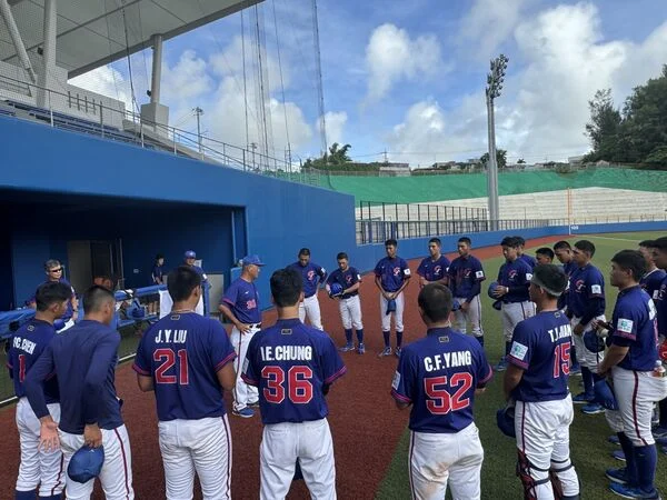 MiLB／U18 王牌蘇嵐鴻簽約教士隊後不忘本，捐贈球具回饋母校三民高中