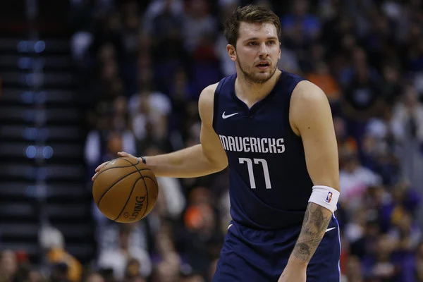NBA》唐西奇(Dončić)半場大三元宰制巫師,詹姆斯(James)盛讚:「超越特別!」