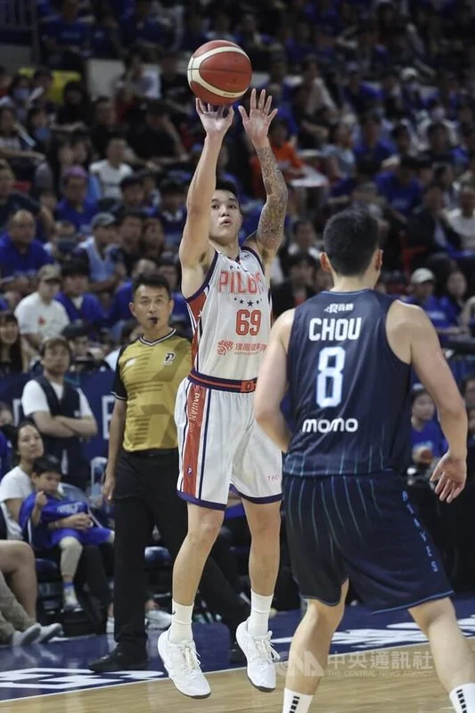 PLG 領航猿葛拉漢致勝一擊，桃園領航猿擊退獵鷹，驚險奪下 10 連勝！