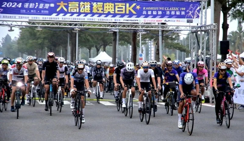 2026 台北燈節味全龍《奔龍而上》燈組閃耀西門町！曹祐齊現身同樂