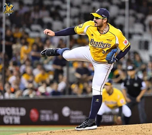 中信兄弟羅戈抵台備戰:高強度重訓與飲食調整迎接新球季