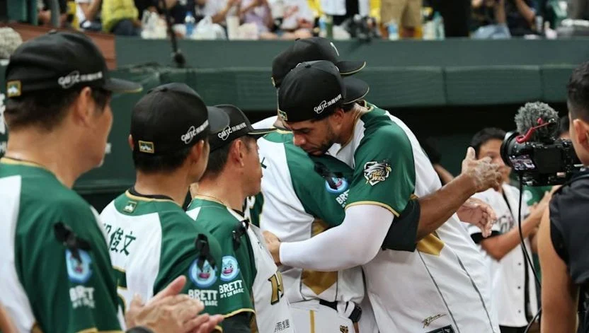 中職台鋼雄鷹重砲魔鷹抵台！皇鷹學院設施獲盛讚，春訓備戰全面啟動