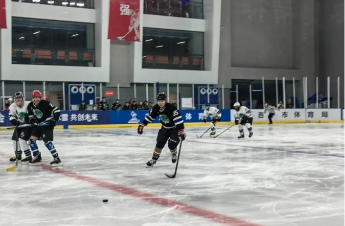 川普玩笑話風波：美國冰球男隊為輕率反應致歉，爭議事件始末與影響