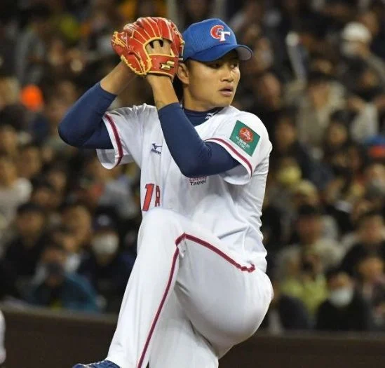 日職福岡軟銀鷹徐若熙春訓首次牛棚練投，教練讚賞平衡感極佳