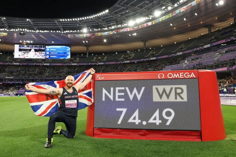 范奧曼在米蘭-科爾蒂納冬奧勇奪三金,成就滑雪傳奇