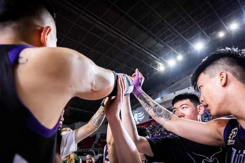 西田明央幽默開場:從山田哲人學來的「界外球請注意安全」引爆兄弟開訓