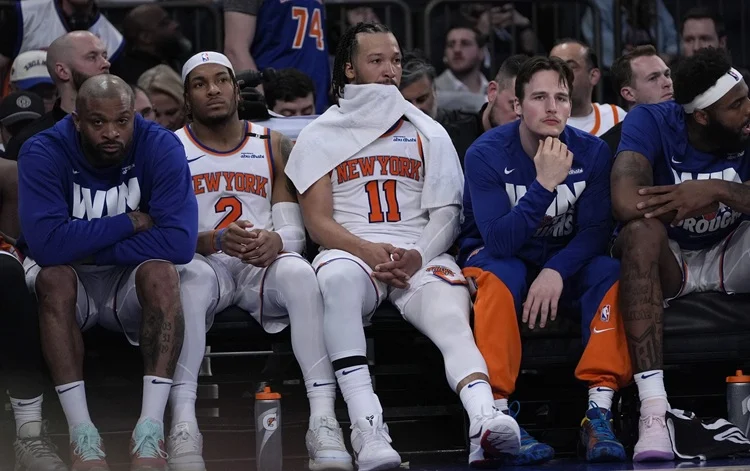 NBA 明星賽投籃大賽：尼克隊力克群雄，勇奪冠軍！