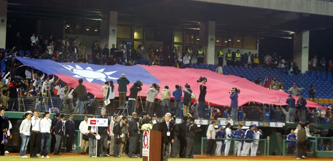 NBA 灰狼愛德華茲（AE）狂轟 40 分捍衛主場，賞獨行俠 10 連敗