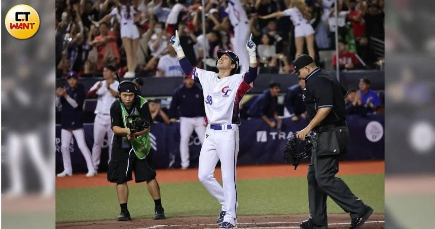 世界棒球經典賽：台灣球迷東京巨蛋外集氣，力挺中華隊戰勝捷克