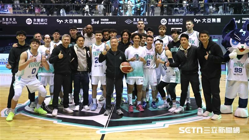 中信兄弟球員調薪揭曉：岳東華簽下5+1年長約，宋晟睿薪資漲幅居冠