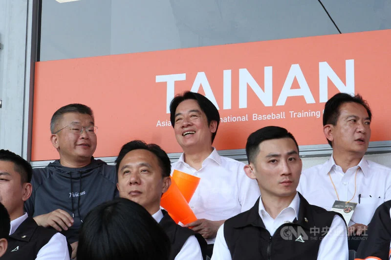 台南亞太棒球場湧入逾2.3萬球迷!中職首戰總統親臨見證歷史時刻