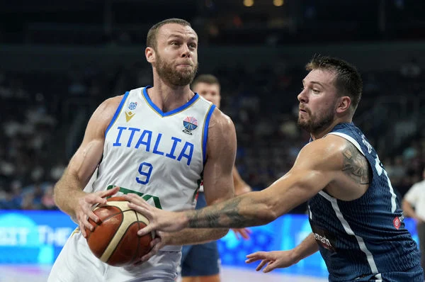 唐西奇狂轟60分,詹姆斯締造大三元!湖人擊敗熱火豪取八連勝