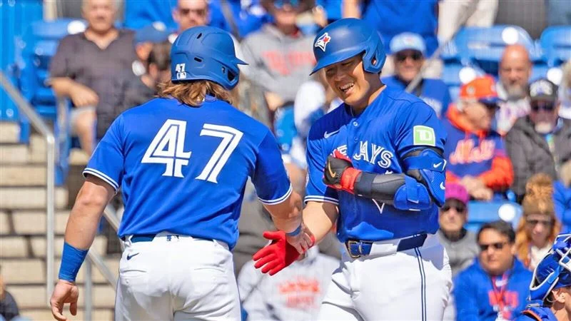 岡本和真 MLB 首秀驚豔！雙安助藍鳥旗開得勝