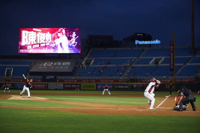 總統府榮耀：樂天桃猿總冠軍之旅，蔡其昌幽默獻「歐告」