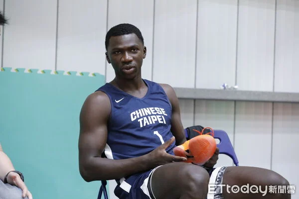 賀博榮耀入選常春藤聯盟第一隊：追隨林書豪的腳步，閃耀NCAA籃壇