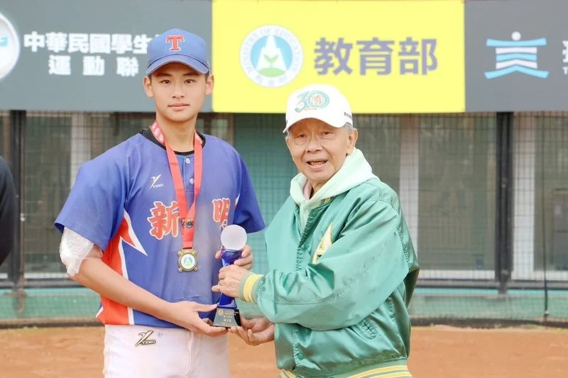 陳愷忻滿貫砲助橋頭國中晉級!國中硬式棒球聯賽戰況激烈