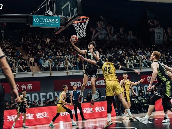TPBL夢想家主場迎柯博文開球，六人得分破十力退特攻，豪取五連勝