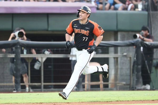 WBC經典賽熱身賽：林安可手感火燙，稱讚費爾柴爾德選球眼