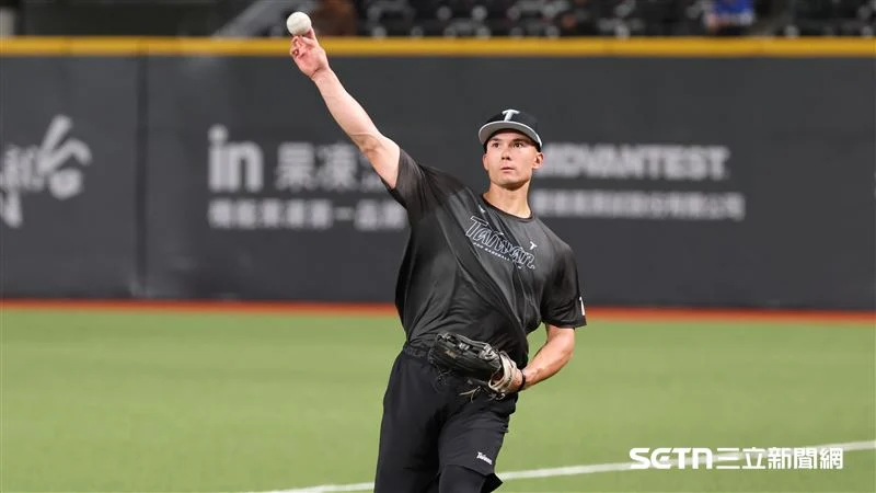 WBC英雄費爾柴德爆紅！球迷敲碗健保卡，健保署這樣說...