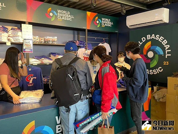 中職》王柏融重砲炸裂!單場雙響感動「日本爸爸」岩本賢一,台鋼雄鷹主場旗開得勝