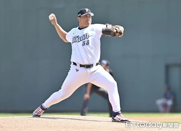 中職台鋼雄鷹驚天逆轉勝！魔鷹超前安打助隊擊敗味全龍