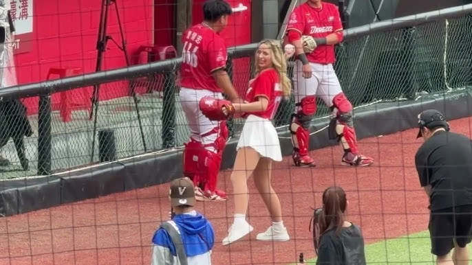 中職費嫂旋風!Hanna Fairchild訪台與歐告相見歡,聯名商品即將限量開賣