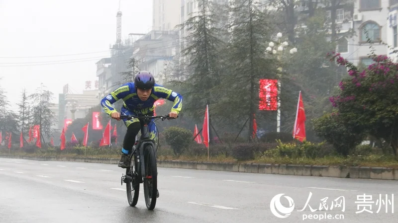 亞沙運鐵人兩項：潘子易勇奪銅牌，中華隊首面獎牌入袋！