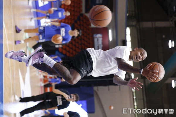 前NBA球星湯瑪斯：「永不放棄」的籃球哲學，矮個子的傳奇之路