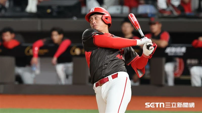 劉基鴻逆轉轟助味全龍擊敗中信兄弟，李凱威締造隊史四壞球保送紀錄