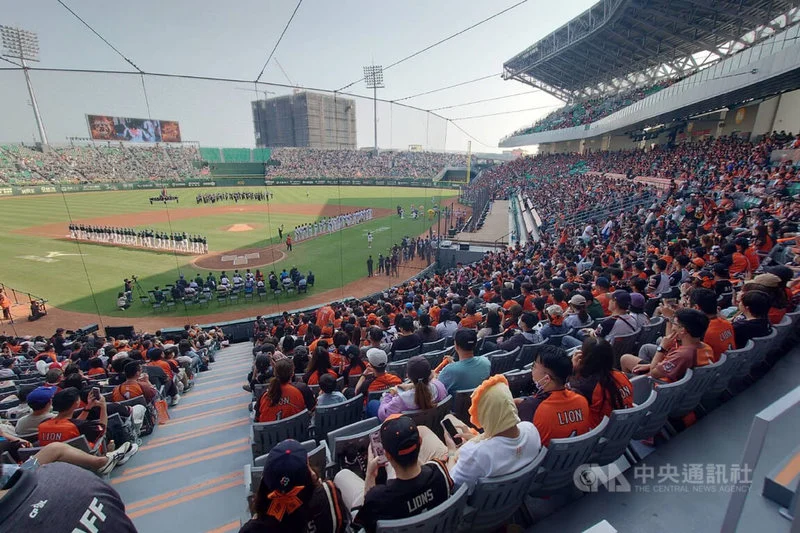 台鋼雄鷹逆轉勝桃猿，施子謙一球奪勝：中職史上第11人、隊史第一人