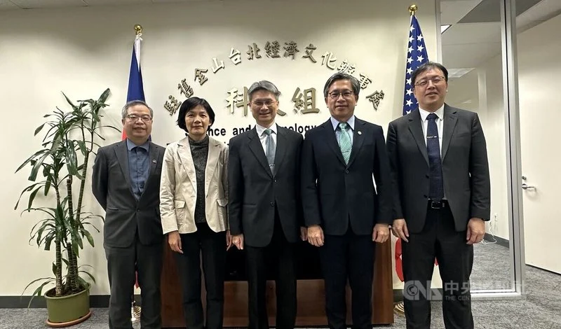 埃奇庫姆帶傷飆分！76人擊敗塞爾蒂克，季後賽扳平戰局