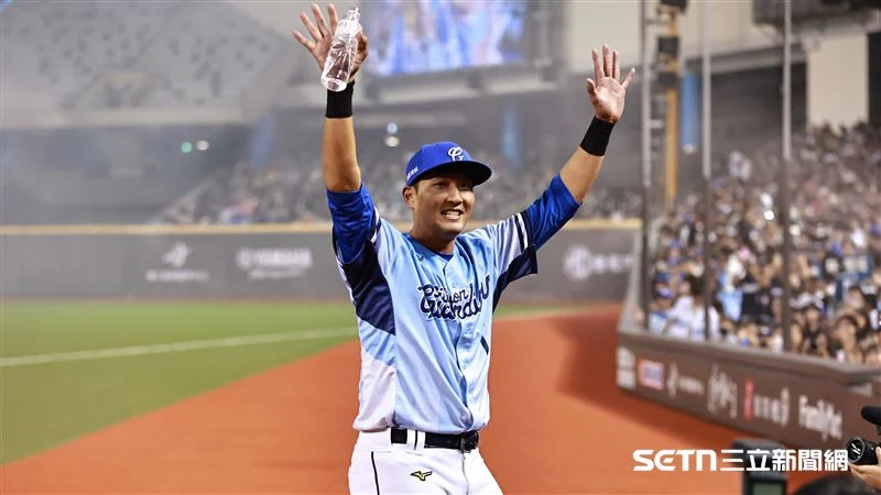 富邦悍將逆轉勝！後藤光尊教練場上熱舞，張育成驚喜共舞