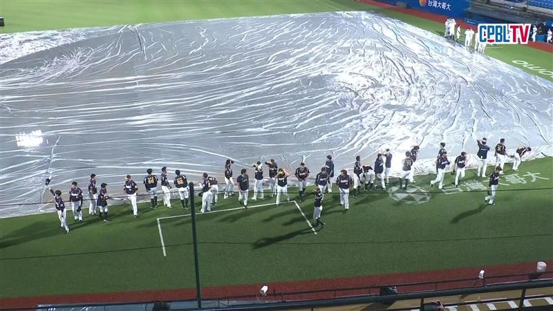 富邦悍將金控大戰逆轉勝！第六局狂攻七分終止連敗