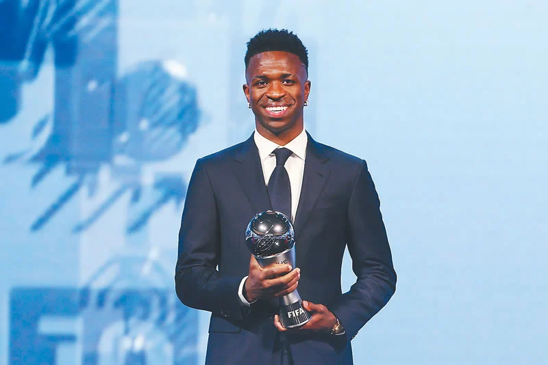 巴西新星維尼修斯：挑戰梅西、C羅地位，世界盃先發危機？