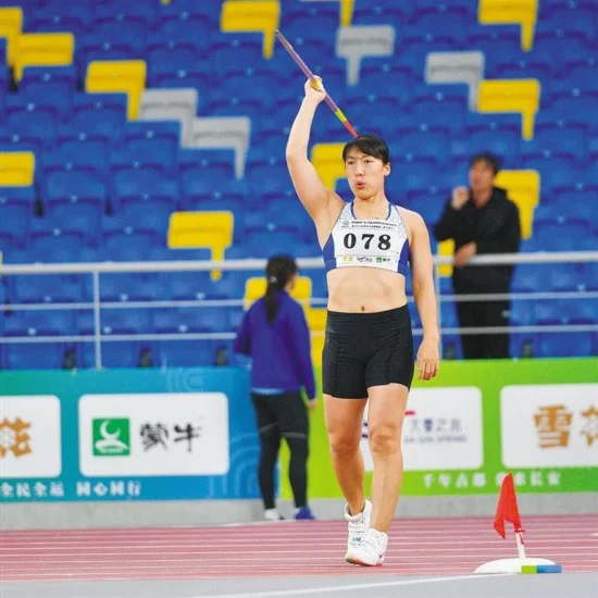 戴佑芩全中運標槍驚天一擲，破大會紀錄劍指名古屋亞運