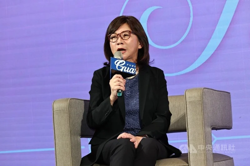 李珠珢應援魅力無法擋!富邦悍將啦啦隊女神與布萊恩團長引爆話題