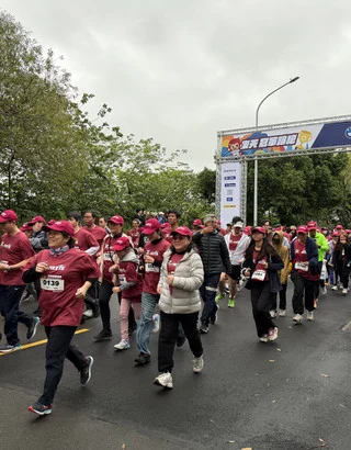 樂天女孩穎樂解鎖三棲應援模式：靠「胖奇君」與美食維持活力