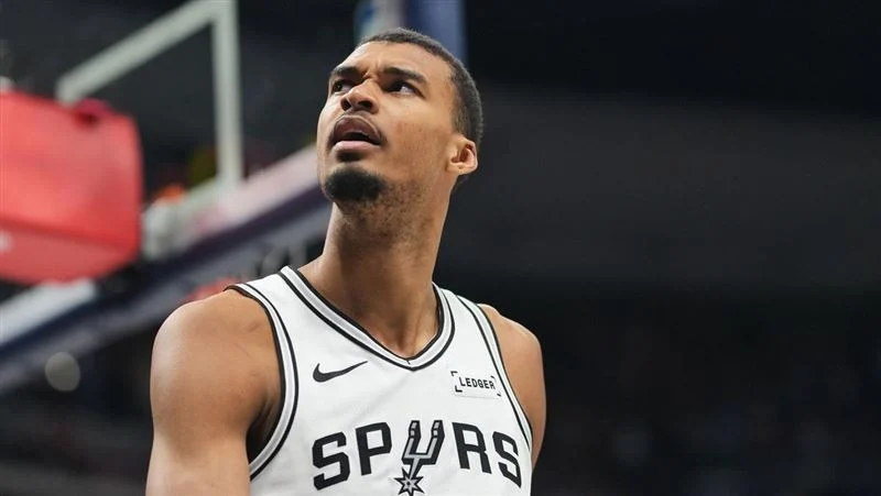 溫班亞馬臉部著地受傷退場，拓荒者逆轉勝馬刺，系列賽戰成1比1平手