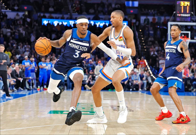 灰狼力克金塊聽牌！杜蘇姆狂飆43分，愛德華茲、迪文森佐傷退