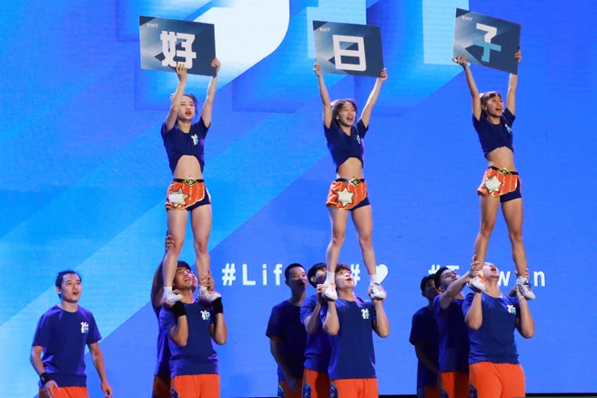 LuxyGirls 大膽造型引發爭議：啦啦隊文化與網路霸凌的反思