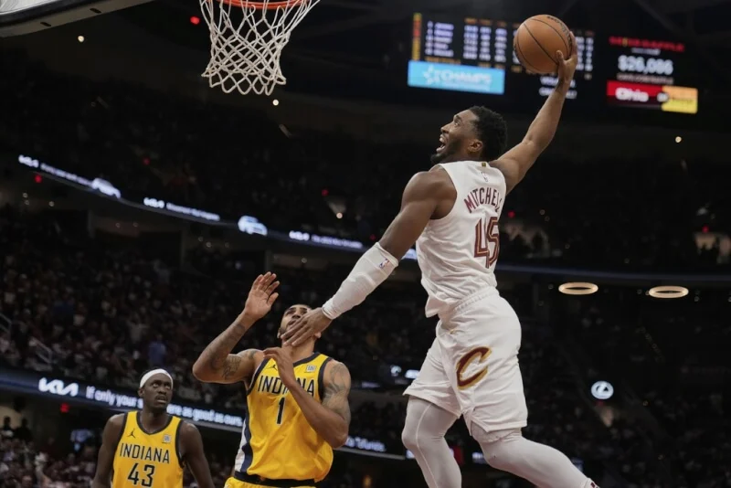 NBA季後賽首輪戰報：密契爾紀錄夜助騎士旗開得勝，約基奇大三元領金塊逆轉灰狼