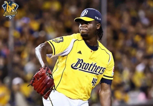 中職兄弟德保拉宰制獅群！六局無失分助隊奪勝，布雷克完投九局悲情吞敗